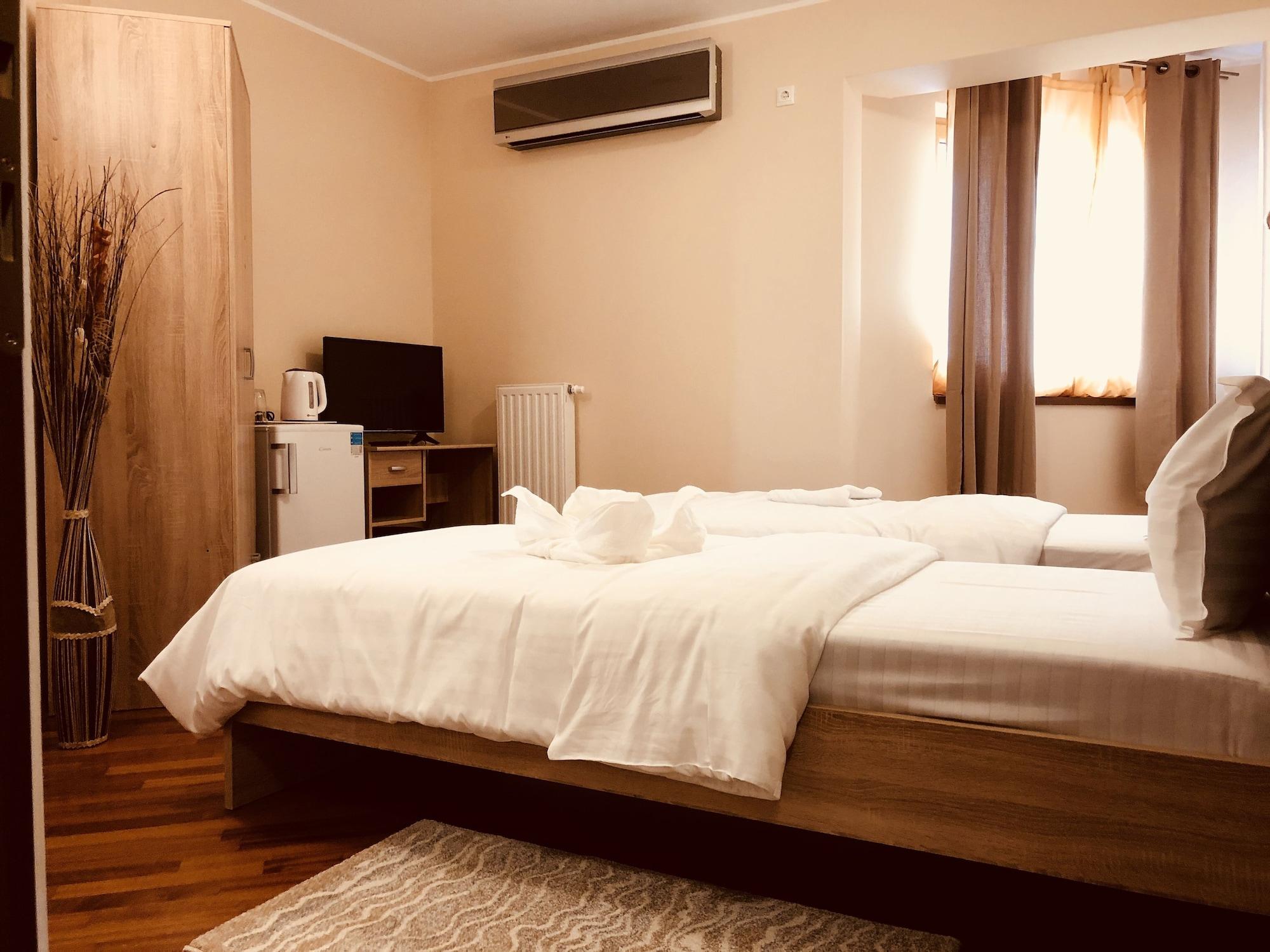 Monte Carlo Palace Rooms Bucarest Esterno foto