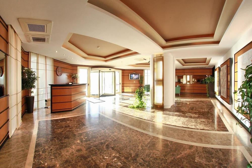 Monte Carlo Palace Rooms Bucarest Esterno foto