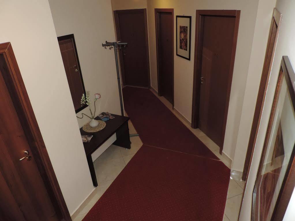 Monte Carlo Palace Rooms Bucarest Esterno foto