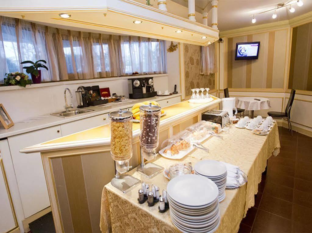 Monte Carlo Palace Rooms Bucarest Esterno foto